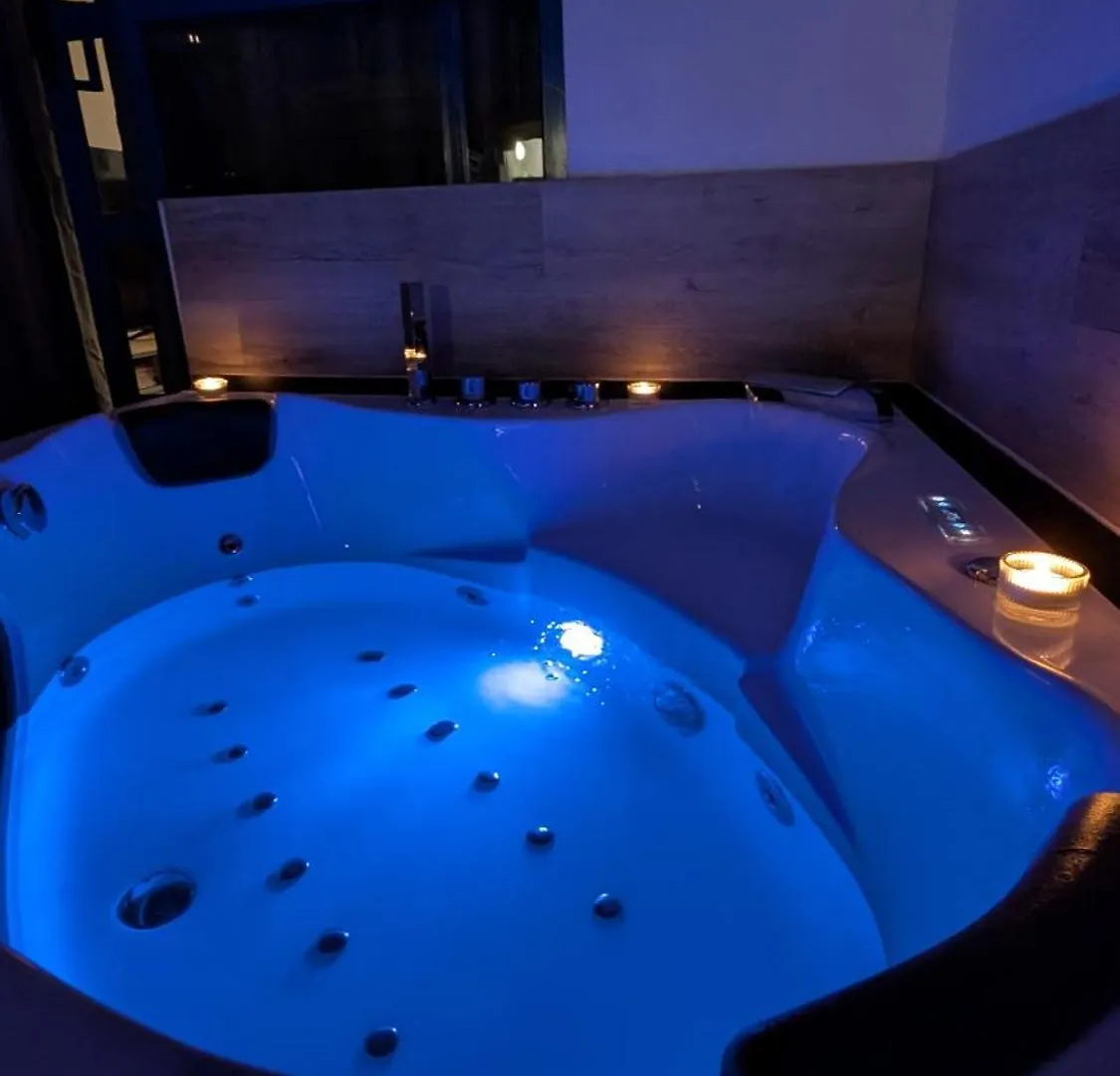 Cosy Bungalow With Terrace & Jacuzzi マスパロマス 0*,  スペイン